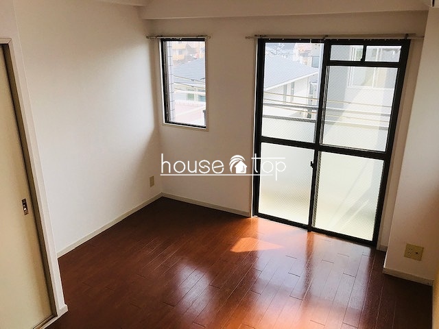 その他部屋・スペース　窓の多い明るい室内