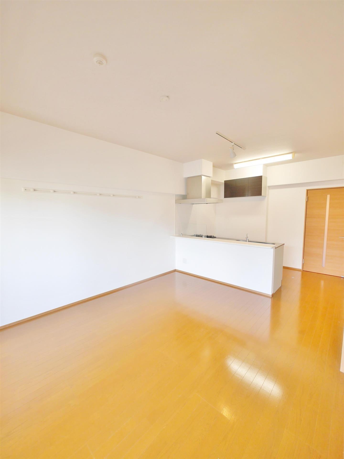 居室・リビング　302号室同仕様写真