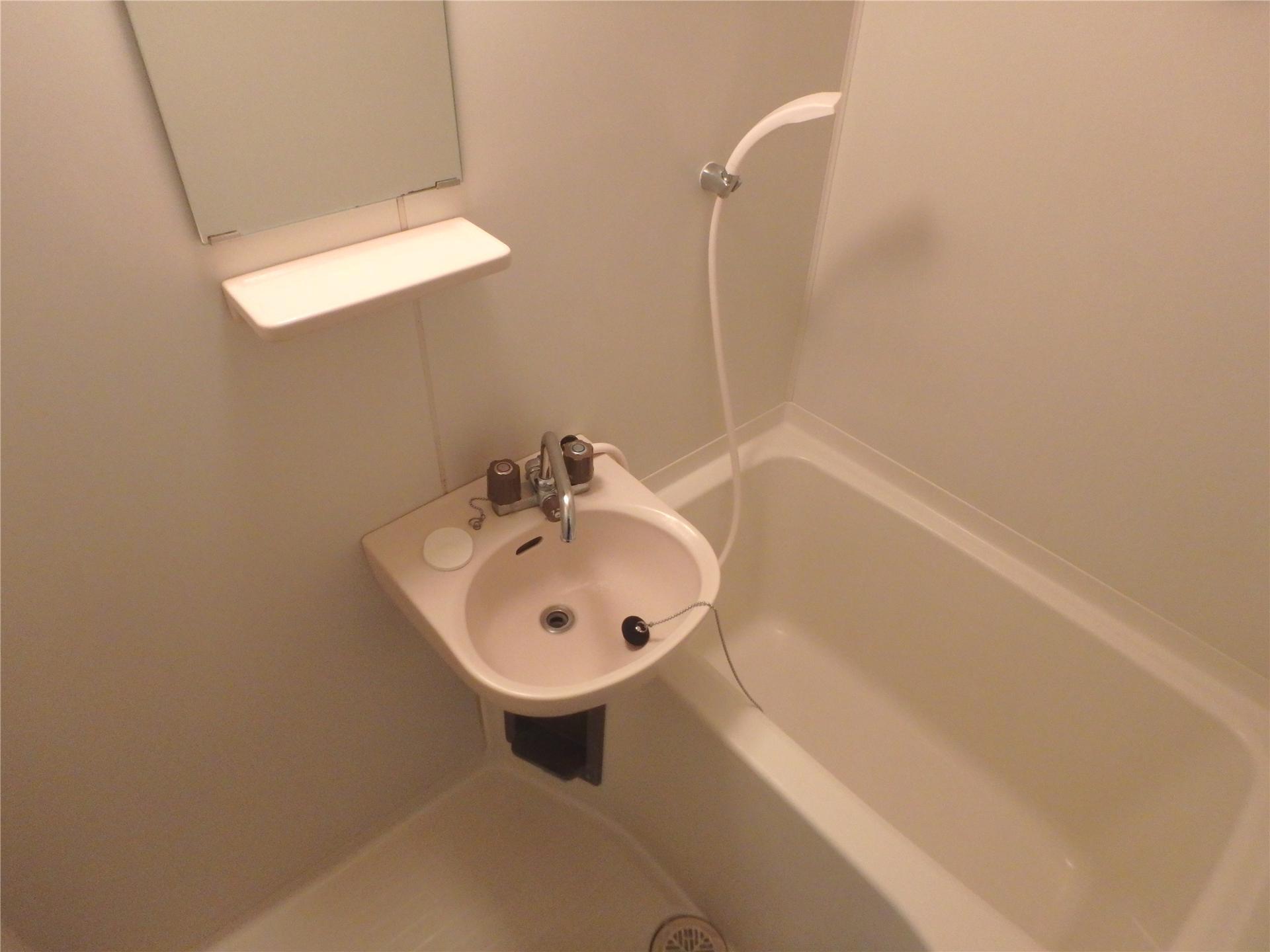 バス・シャワールーム　給湯式のお風呂です