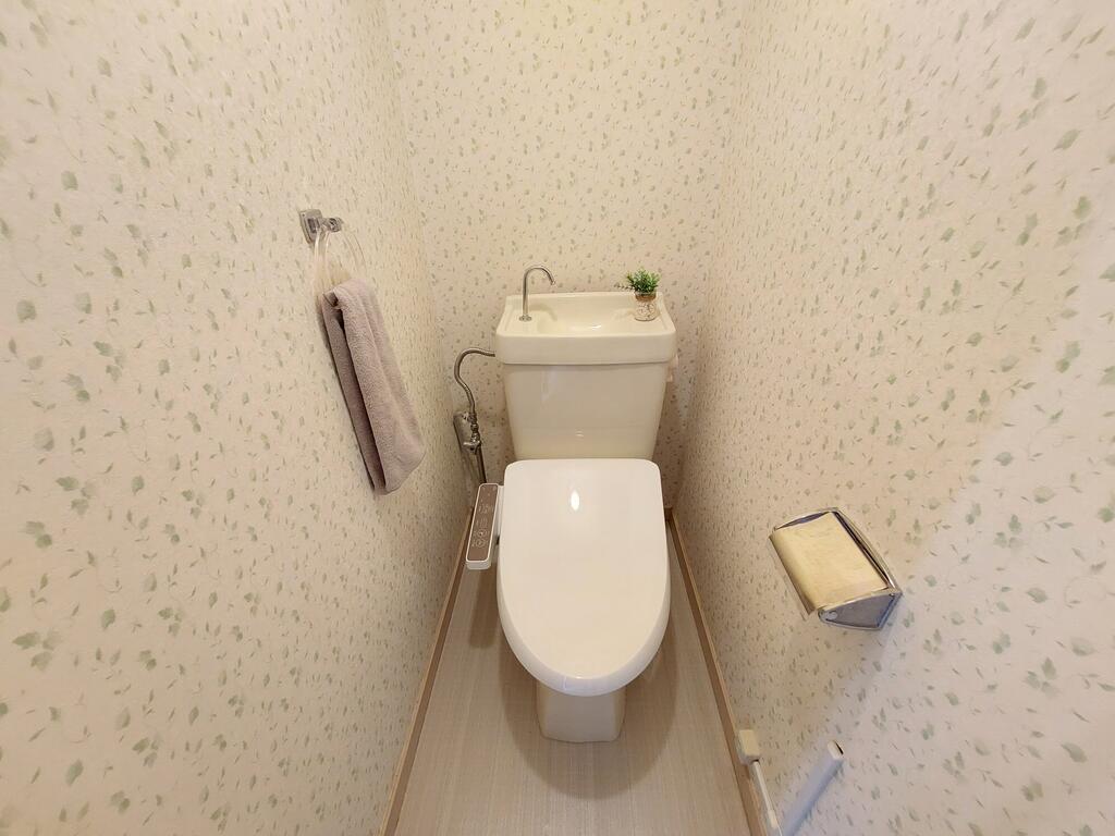 トイレ　温水洗浄暖房便座