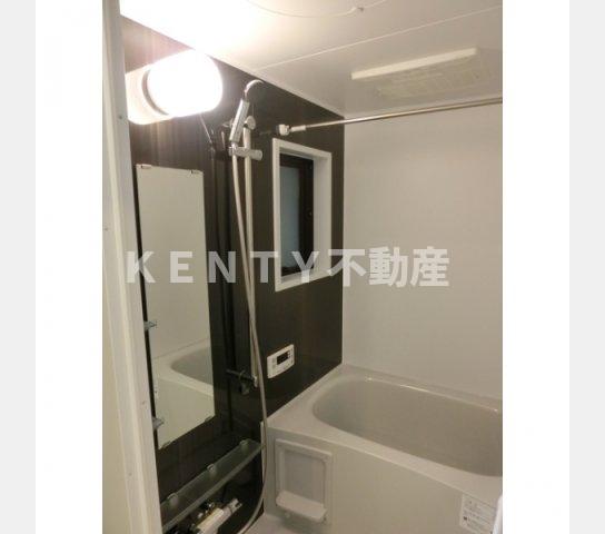 バス・シャワールーム　コンパクトで使いやすいお風呂です