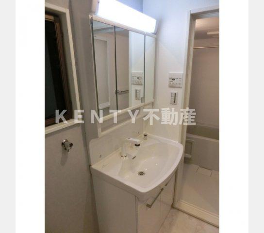 洗面設備　スペースが確保できる洗面所です