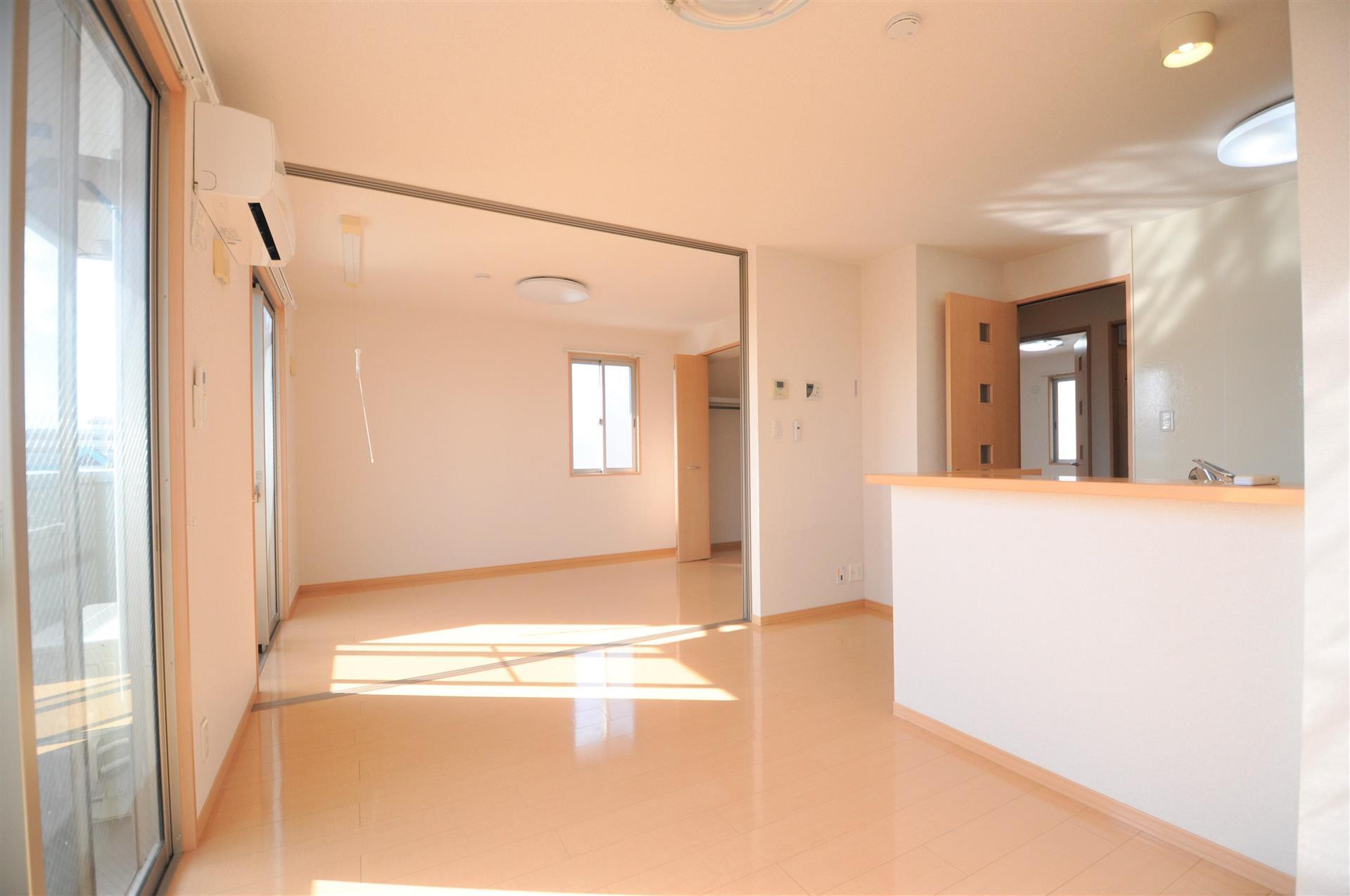 居室・リビング　日当たり良好！