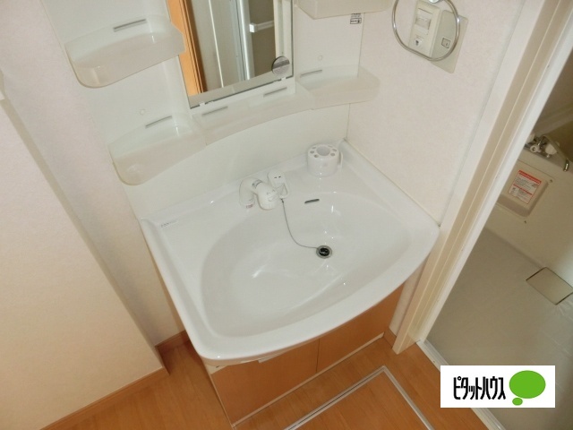 洗面設備　※１０２号室の画像です。