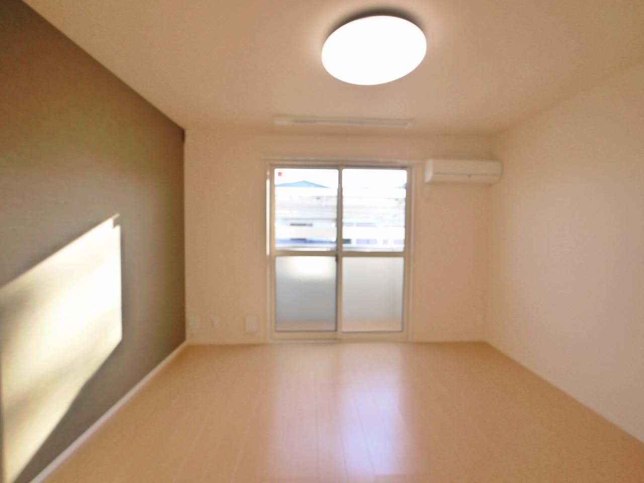 居室・リビング　エアコン・照明付き洋室★