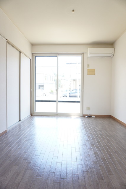 居室・リビング　南西側洋室６帖