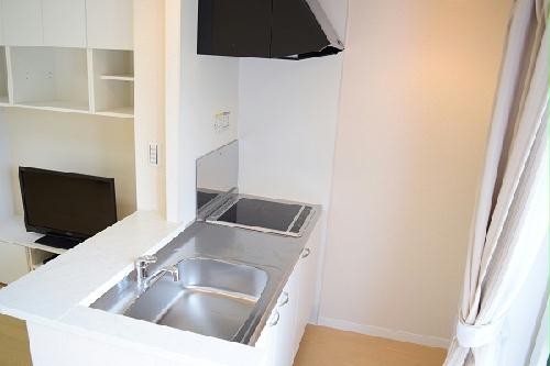 バルコニー　広々キッチン、収納キャビネットもたっぷり！