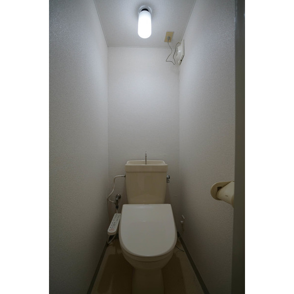 トイレ　同じ敷地内の別の部屋