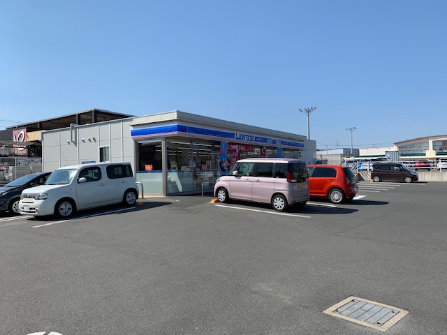 コンビニ　ローソン 浜北染地台店（コンビニ）まで734m