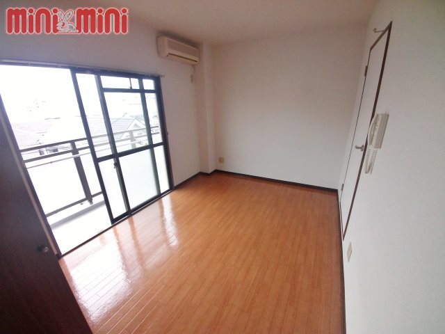 居室・リビング　広々キッチン。