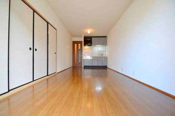 居室・リビング　※他号室の写真です