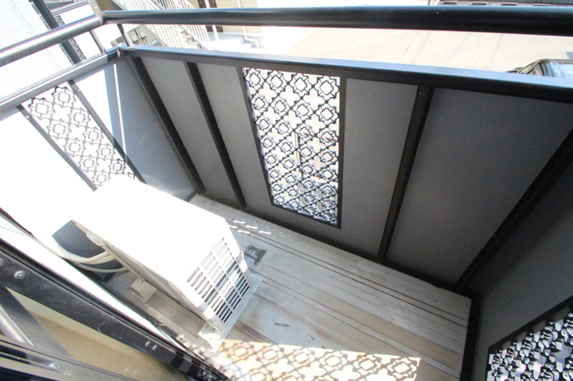 バルコニー　コンパクトですが、ちゃんと物干し竿設置できますよ