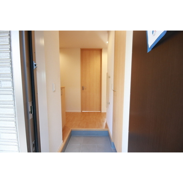 玄関　玄関に手摺があり靴の脱ぎ履きが簡単です★