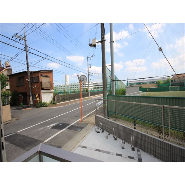 眺望　目の前にはグラウンドがあり視界が開けてい