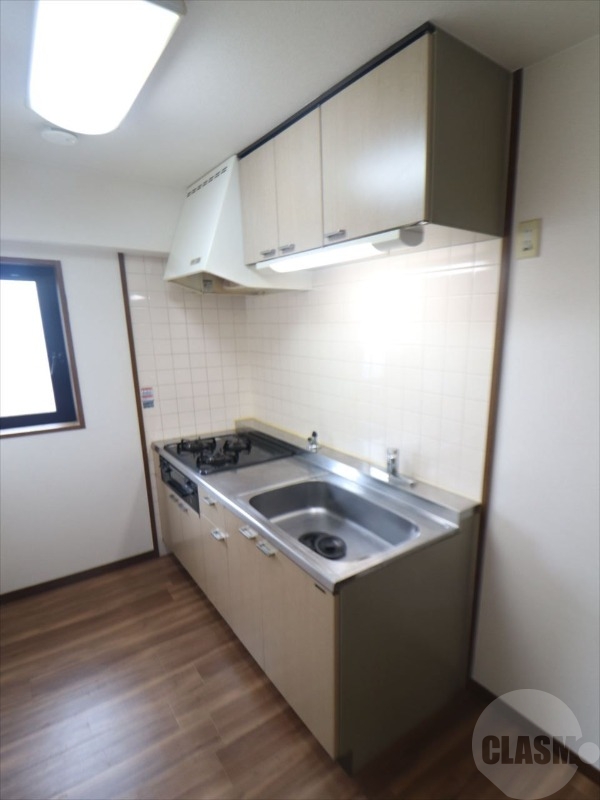 キッチン　３口ガスコンロのシステムキッチン