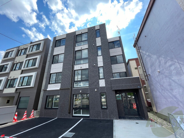 建物外観　札幌市中央区南１２条「ロアジ南１２条」