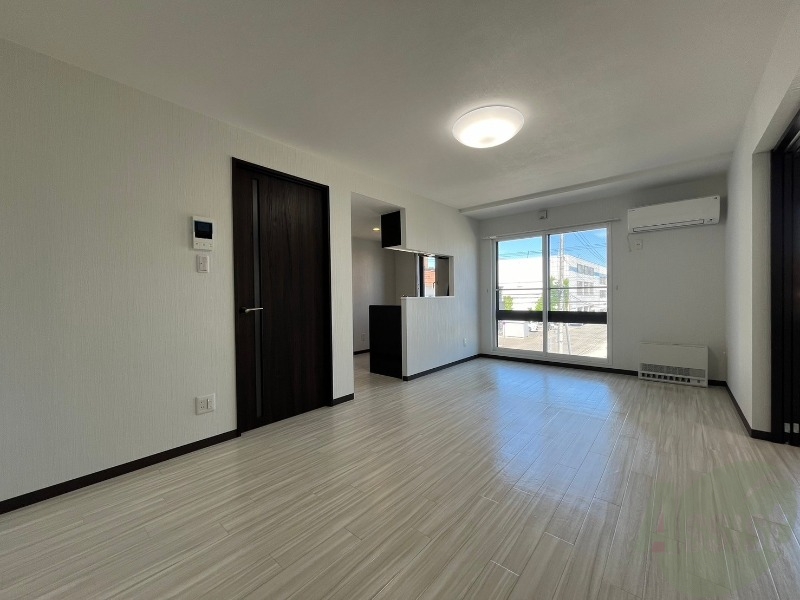 居室・リビング　広くてキレイなお部屋が広がっていて、充実した生活が送れそう。