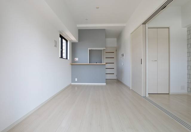 居室・リビング　オシャレな部屋で家具の配置も楽しみですね