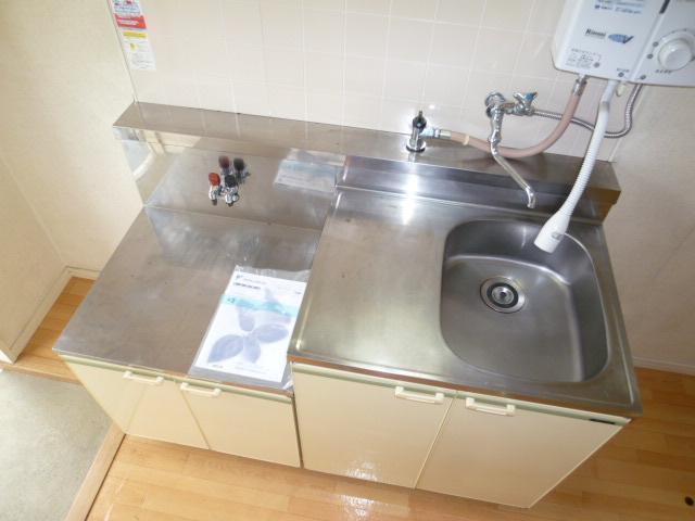 キッチン　二口コンロが置けるタイプのキッチンです。