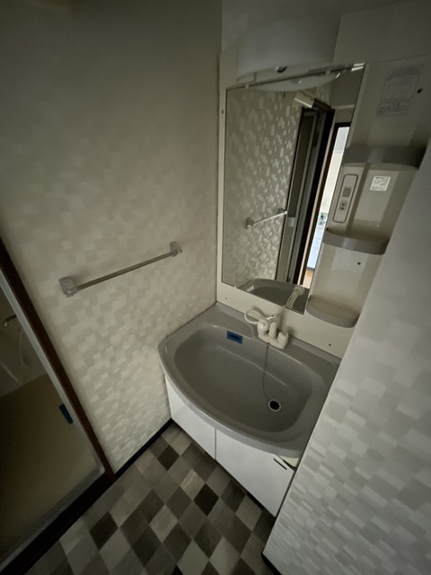 洗面設備　別部屋参考写真です