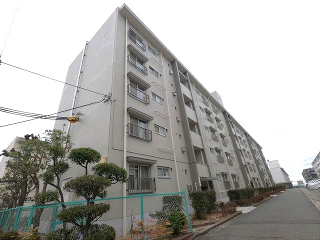 建物外観　緑に囲まれた閑静な住宅街