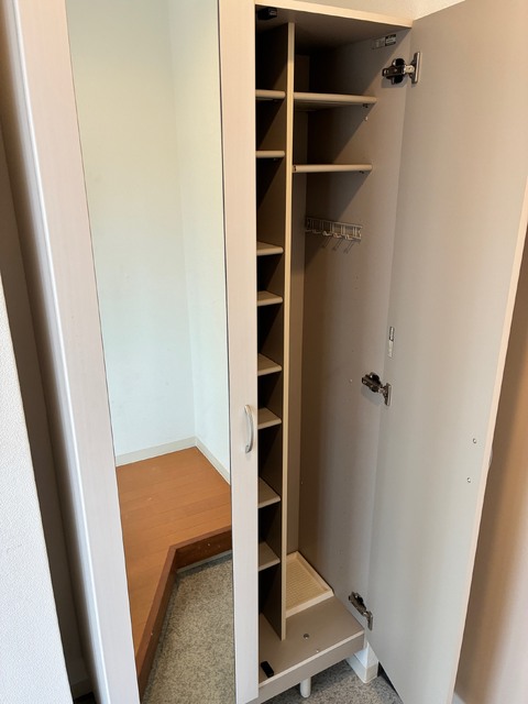 収納　ミラー付下駄箱