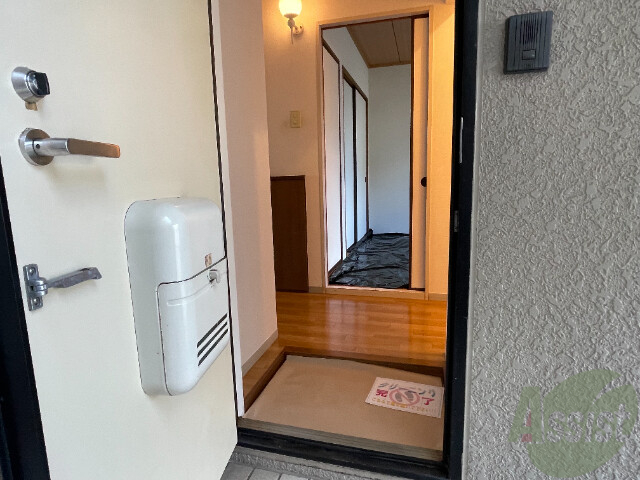 玄関　玄関の様子です。明るい印象ですね。気分もあがりそう。