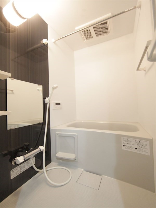 バス・シャワールーム　浴室暖房乾燥機付　追い焚き・オートバス機能付お風呂