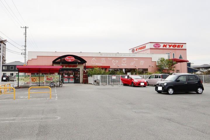 ホームセンター　DCM万代店（ホームセンター）まで495m