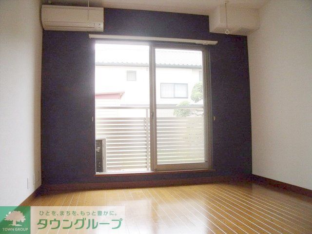 居室・リビング　落ち着いた色合いのお部屋