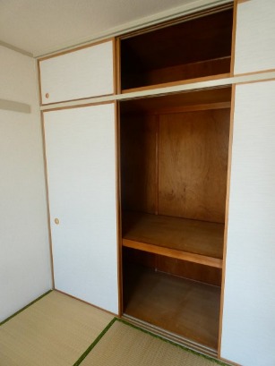 収納　天袋付きで収納も多いいです。