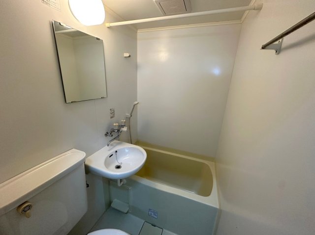 バス・シャワールーム　※退去前の為、写真と現状が異なる場合がございます