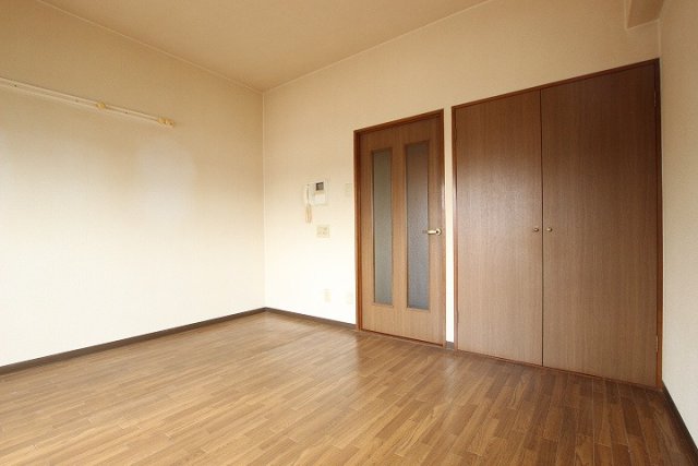 居室・リビング　同物件別号室