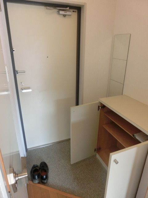 玄関　もちろんシューズボックス付