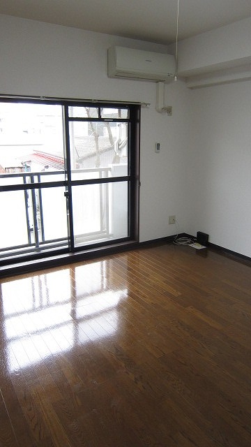 居室・リビング　洋室は8帖！どんな家具を置こうか迷いますね！