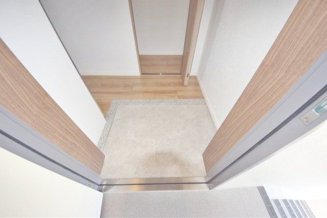 玄関　★開放的な玄関です★