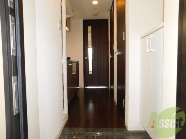 玄関　玄関にはシューズボックスもついてるので、玄関周り片付きますね