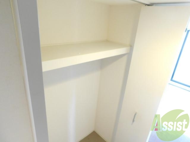 収納　大きなクローゼットはたくさんの衣装もスッキリ片付きます。