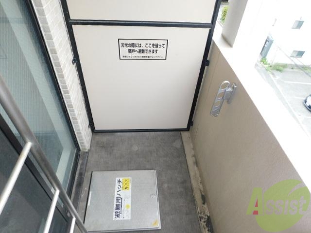 バルコニー　バルコニーは陽当たりが良く、洗濯物も気持ち良く乾きます。