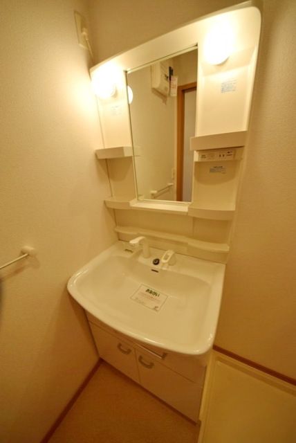 洗面設備　独立の洗面台です