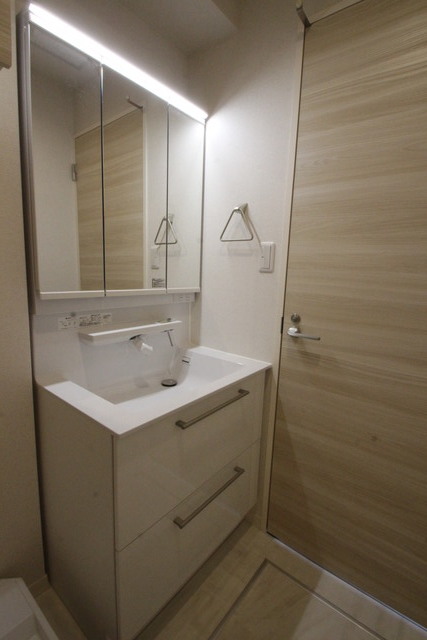 洗面設備　別部屋参考写真です