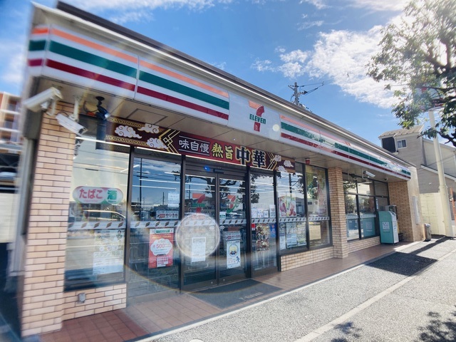 コンビニ　セブンイレブン横浜いずみ中央店（コンビニ）まで666m