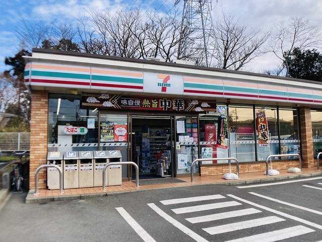 コンビニ　セブンイレブン横浜下飯田駅前店（コンビニ）まで732m