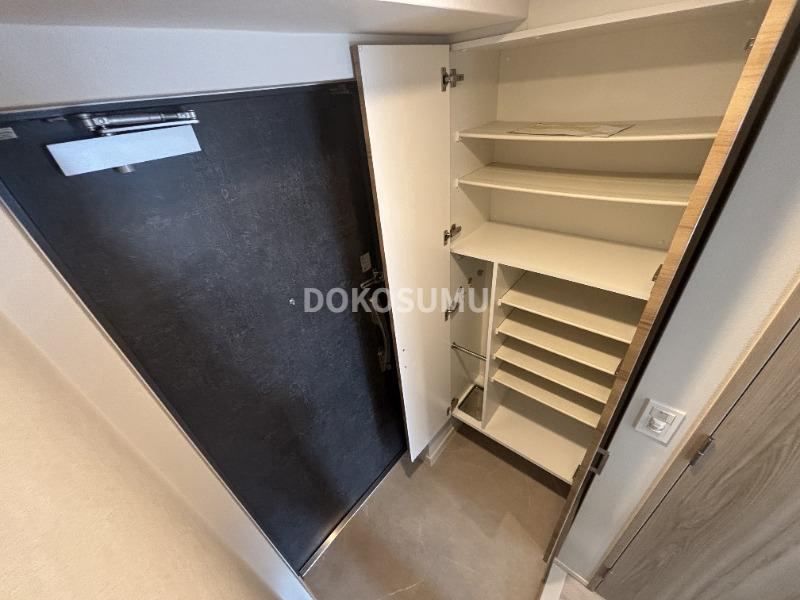 玄関　住まいの顔として相応しい、気品とゆとりのあるエントランス。