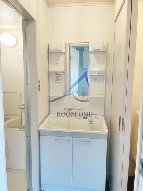 洗面設備　独立洗面台です。