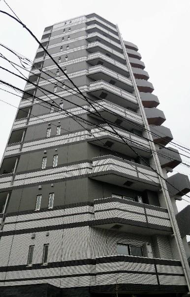 建物外観　鉄筋コンクリート造のがっちりとした造り。