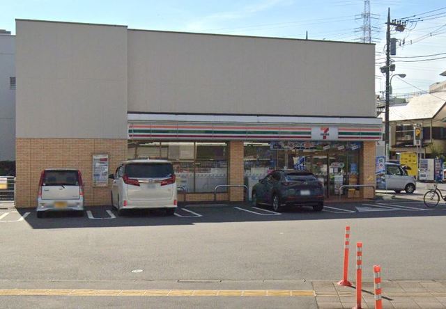 コンビニ　セブンイレブン足立江北1丁目店（コンビニ）まで422m