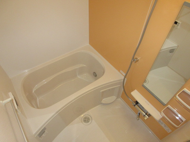 バス・シャワールーム　お風呂広いですよ