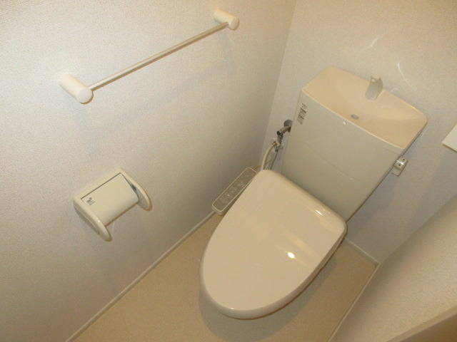 トイレ　ウォシュレット付きトイレです