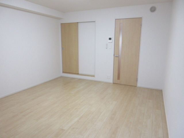 居室・リビング　広々洋室です